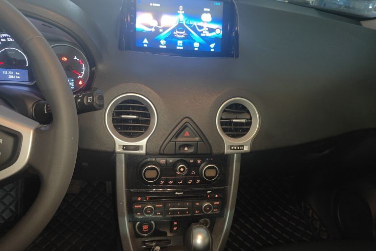 雷诺 科雷傲(进口) 2014款 改款 2.0L 两驱时尚版中控内饰16