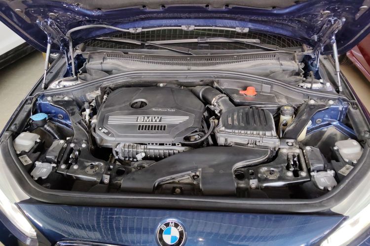 宝马1系 2021款 改款 120i M运动版机舱底盘24