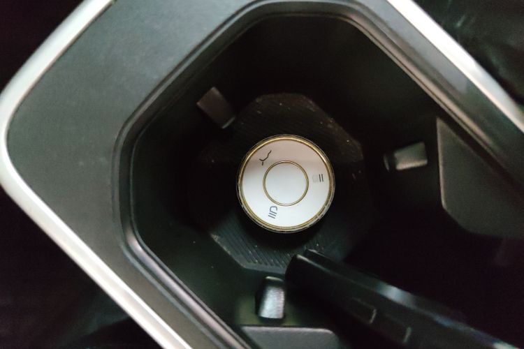 哪吒汽车 哪吒V 2022款 Pro 长续航智享版中控内饰11