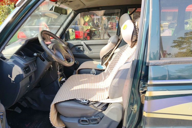 猎豹汽车 猎豹6481 2009款 2.2L 手动两驱局部细节19