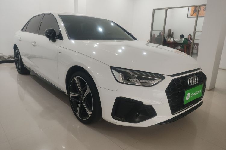奥迪A4L 2024款 40 TFSI 豪华动感型车身外观3