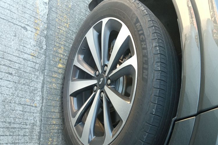 理想汽车 理想ONE 2021款 增程6座版车身外观6008