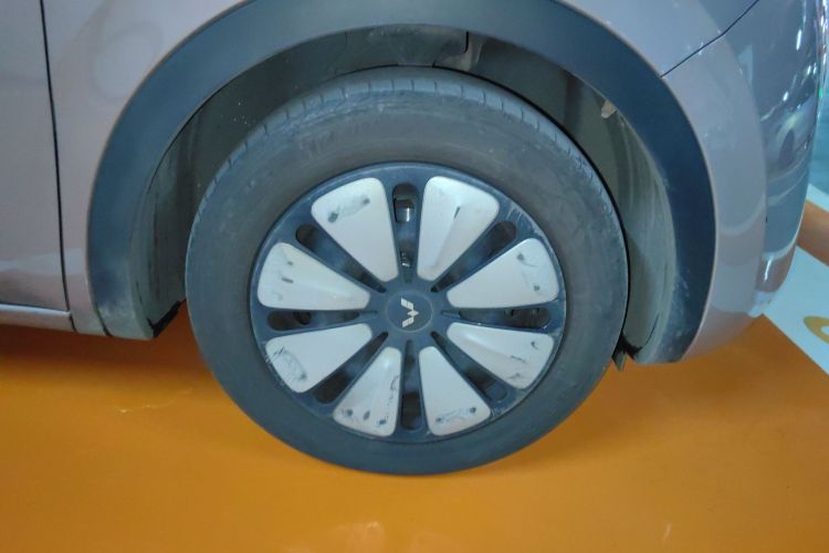 五菱汽车 五菱缤果 2023款 333km 灵犀互联款车身外观10