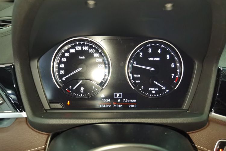 宝马X2 2020款 sDrive25i 领先型M运动套装中控内饰14