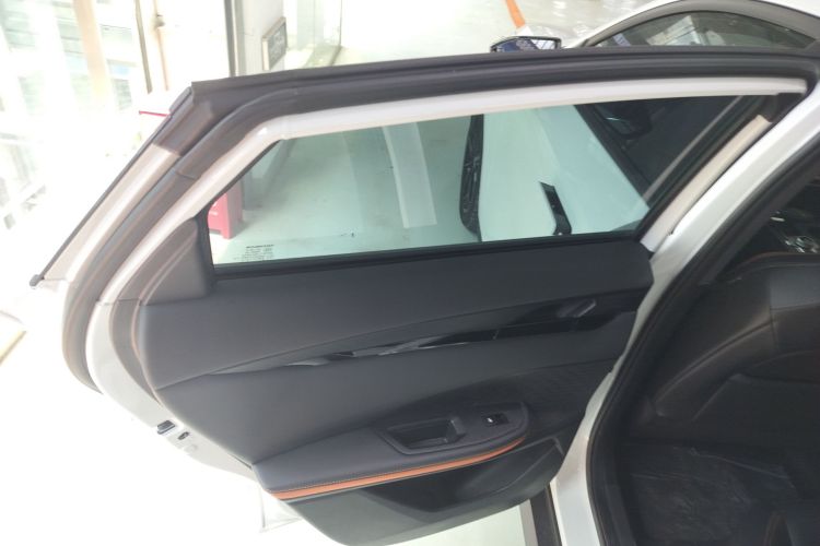 长安UNI-V 智电iDD 2023款 智电iDD 1.5T 113km智酷型中控内饰7008