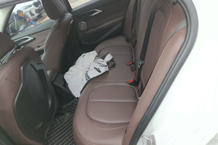 宝马1系 2023款 120i M运动曜夜版中控内饰21