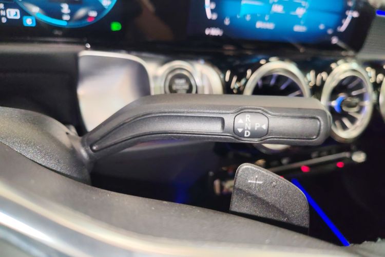 奔驰GLB 2021款 GLB 200 动感型局部细节18