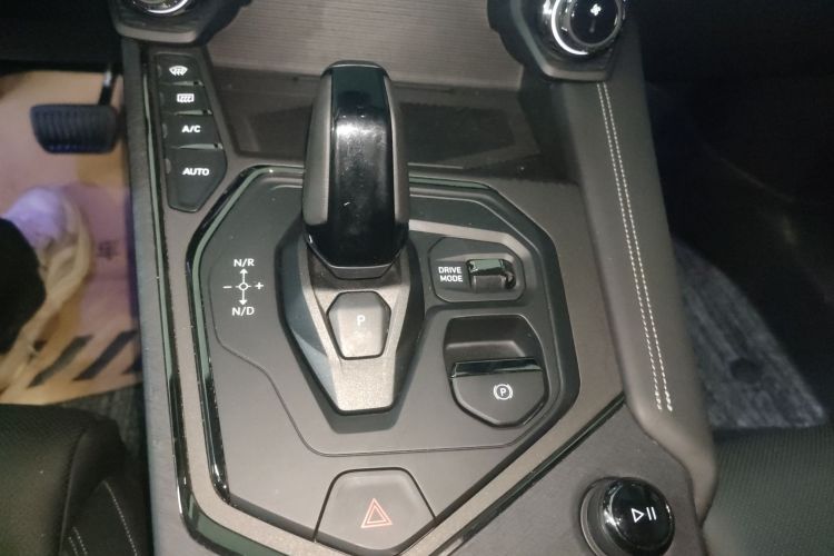 领克01 EM-P 2023款 1.5TD EM-P PM中控内饰18