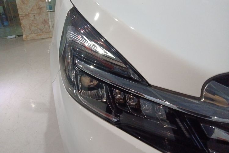 别克GL8 2023款 陆上公务舱 智享型车身外观8