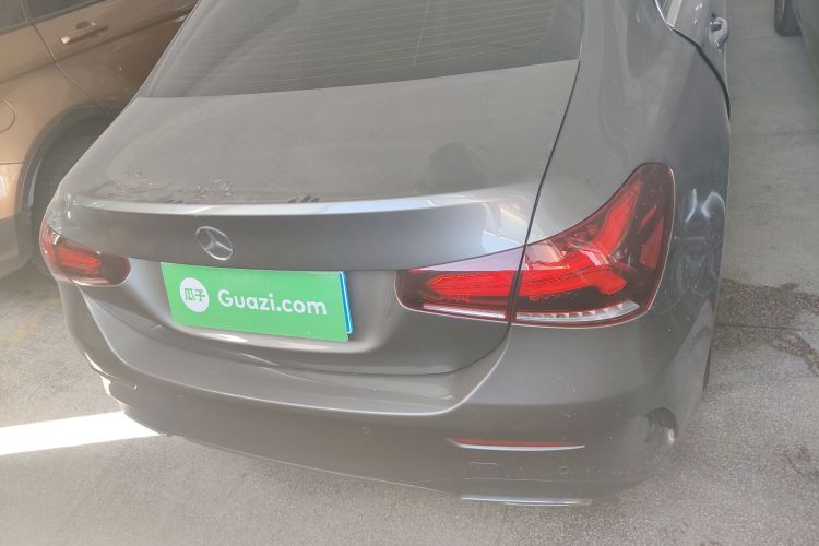 奔驰A级 2020款 改款 A 200 L 运动轿车时尚型车身外观6