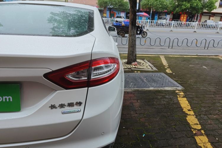 福特 蒙迪欧 2013款 1.5L GTDi180时尚型车身外观9