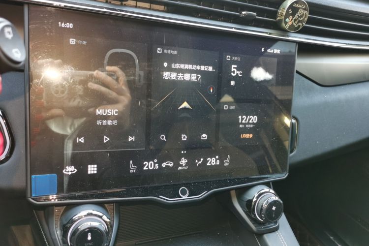 领克01 2021款 2.0TD 四驱暗夜版中控内饰16