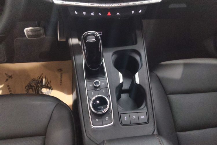 凯迪拉克XT4 2022款 28T 四驱铂金型中控内饰18