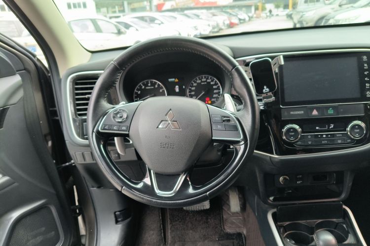 三菱 欧蓝德 2019款 2.4L 四驱致享版 5座 国V局部细节13