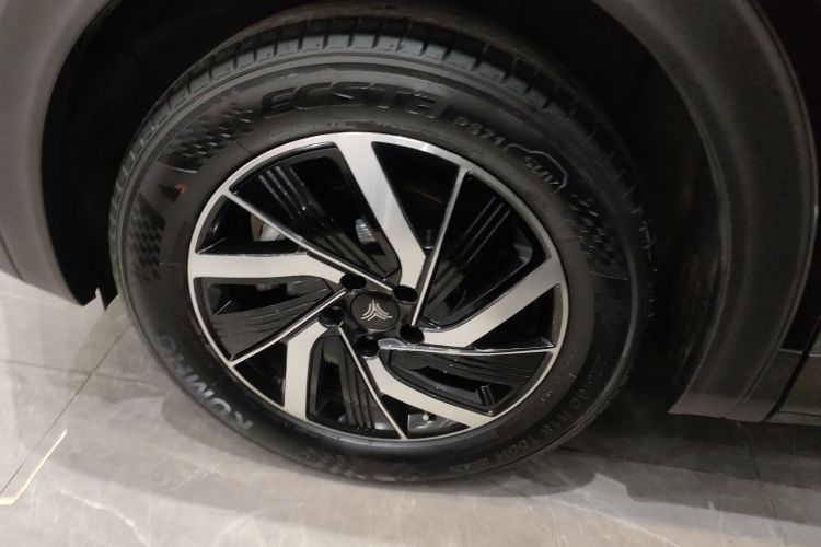 哪吒汽车 哪吒U 2021款 Pro 400 巡航版车身外观6007