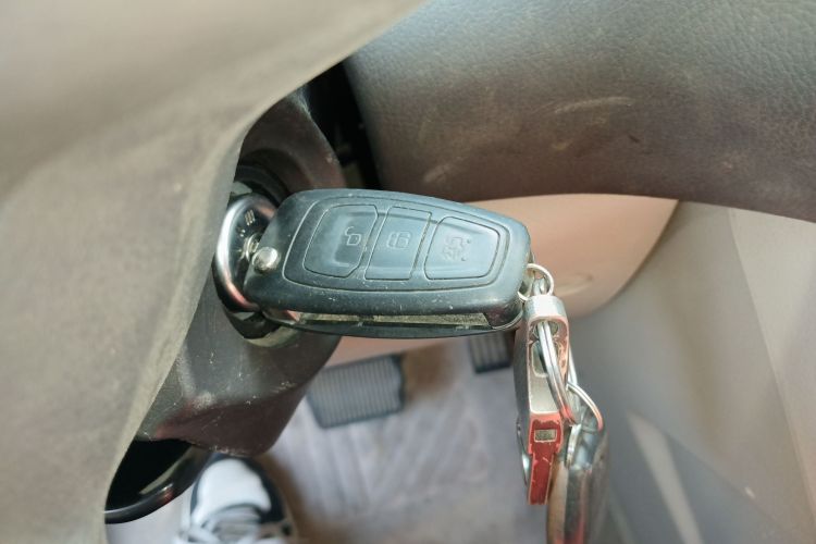 福特 福克斯 2012款 三厢 1.6L 自动舒适型中控内饰11