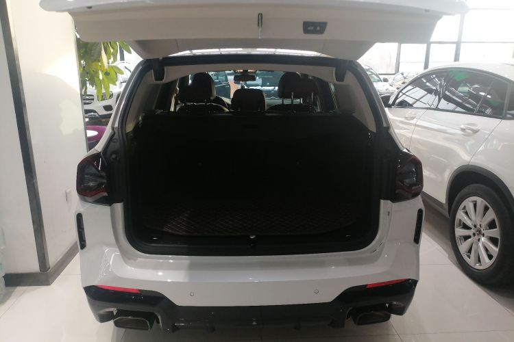 宝马X3 2022款 改款二 xDrive30i 领先型 M曜夜套装机舱底盘23