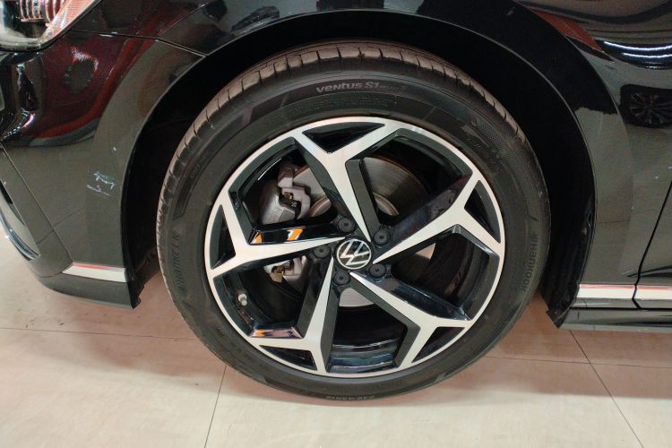 大众 迈腾 2023款 200万辆纪念版 330TSI DSG豪华型车身外观6007