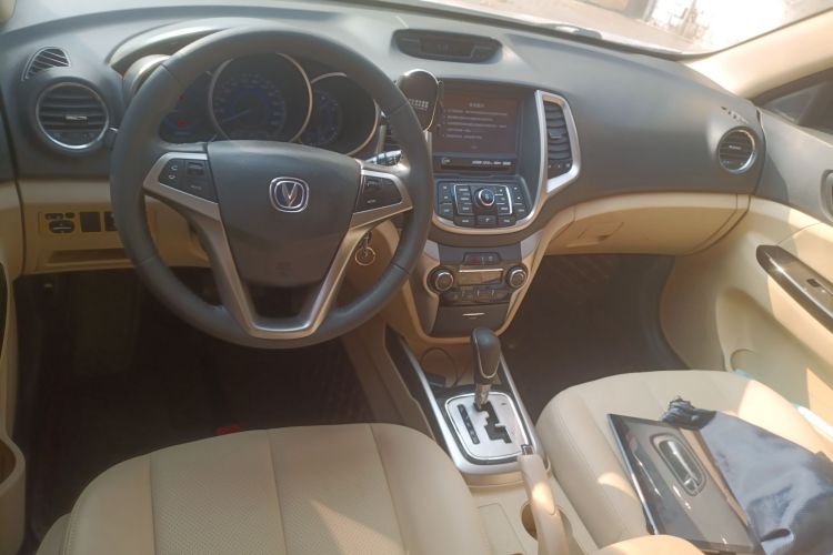 长安 逸动 2015款 1.6L 自动豪华型中控内饰12