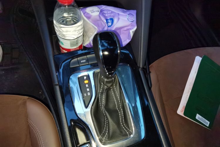 别克 君威 2019款 20T 精英型 国VI中控内饰18