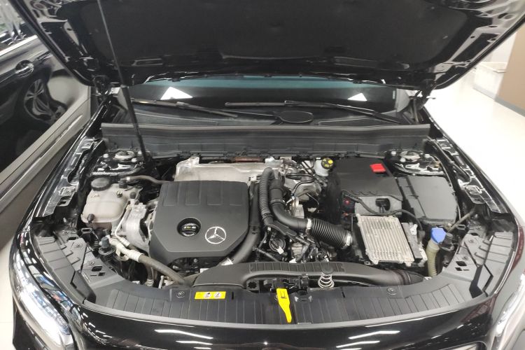 奔驰GLB 2024款 GLB 200 动感型机舱底盘24