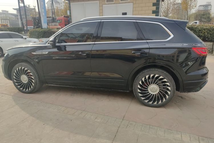 大众 途锐 2019款 3.0TSI 锐智版 国VI车身外观4