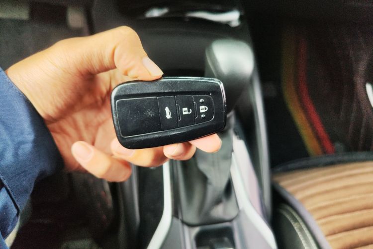 丰田 卡罗拉 2019款 1.2T S-CVT GL-i精英版中控内饰11