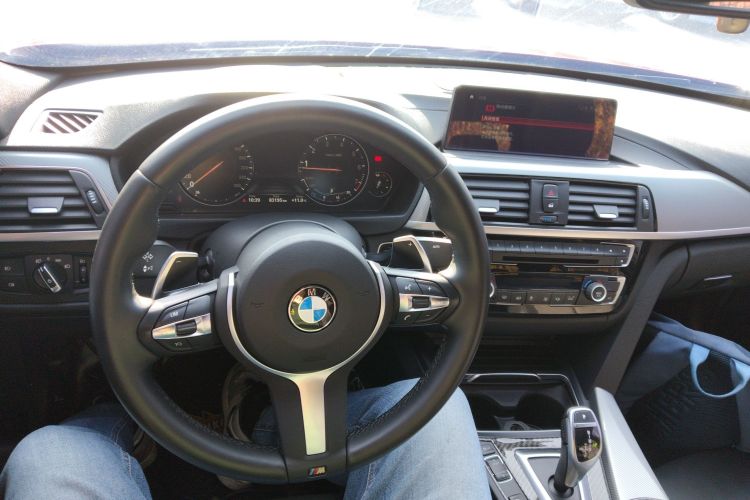 宝马3系 2019款 320i M运动曜夜版中控内饰12