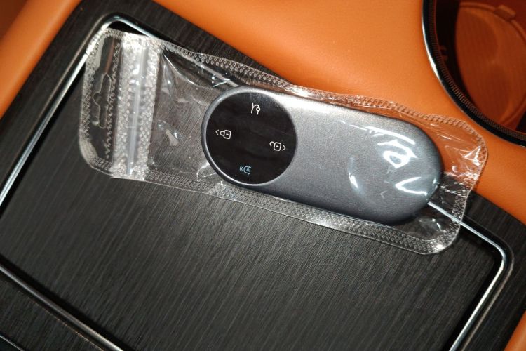 鸿蒙智行 问界M8 2025款 增程 Max版 37kWh 5座版中控内饰11