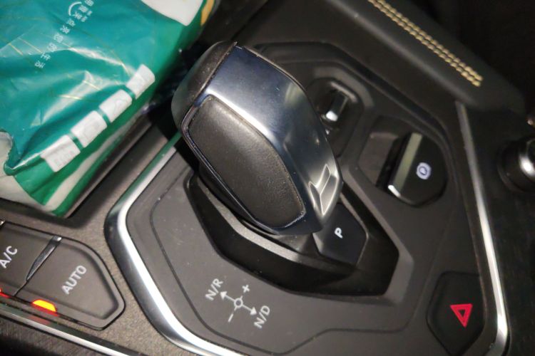 领克01 2023款 2.0TD 两驱型Pro中控内饰18