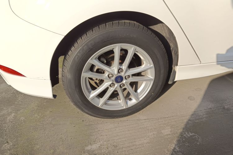 福特 福克斯 2017款 两厢 EcoBoost 125 自动超能风尚型智行版车身外观6008