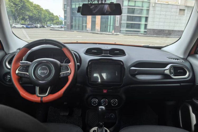 Jeep 自由侠 2017款 180T 自动动能版+中控内饰7002
