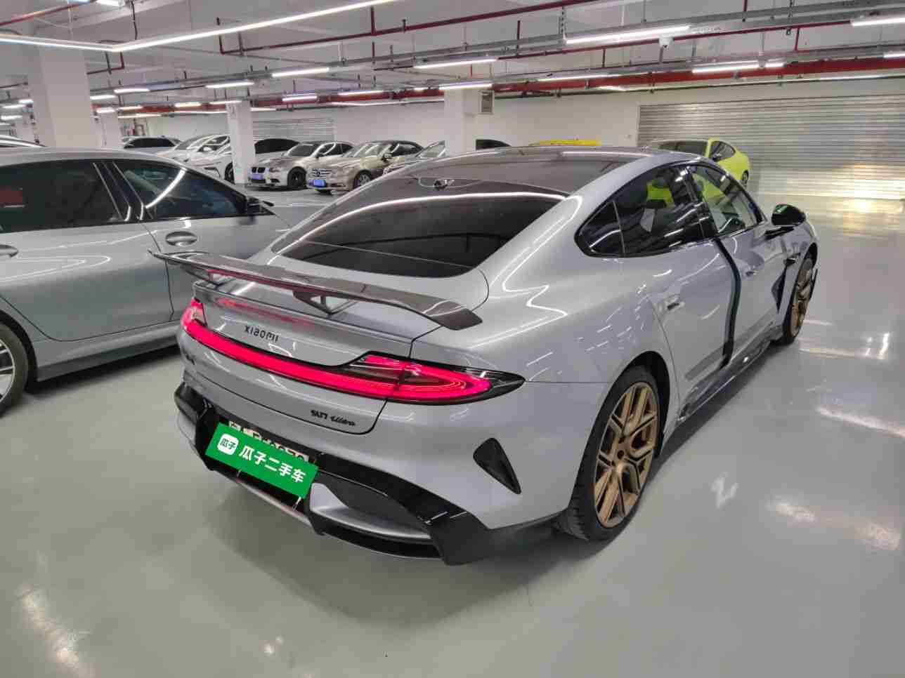车辆右后45度外观展示