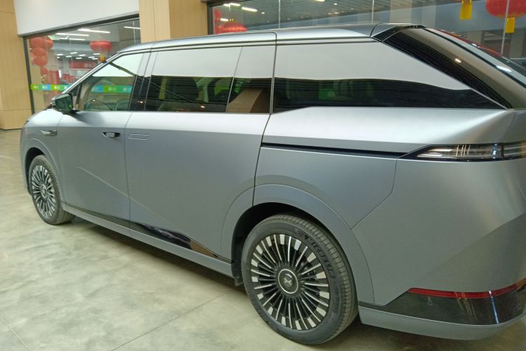 小鹏X9 2025款 星舰版车身外观6003