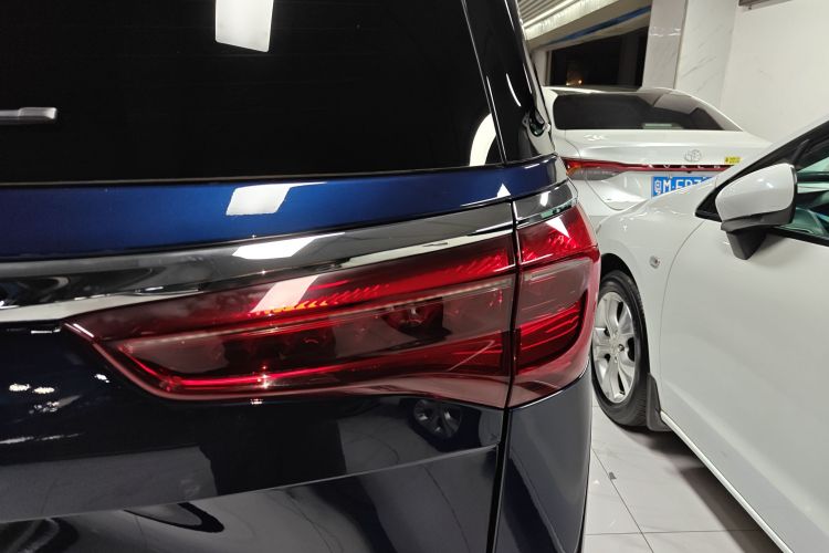 别克GL8 2022款 Avenir艾维亚 四座尊礼版车身外观6006