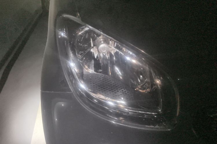 smart fortwo 2015款 1.0L 52千瓦硬顶激情版车身外观8