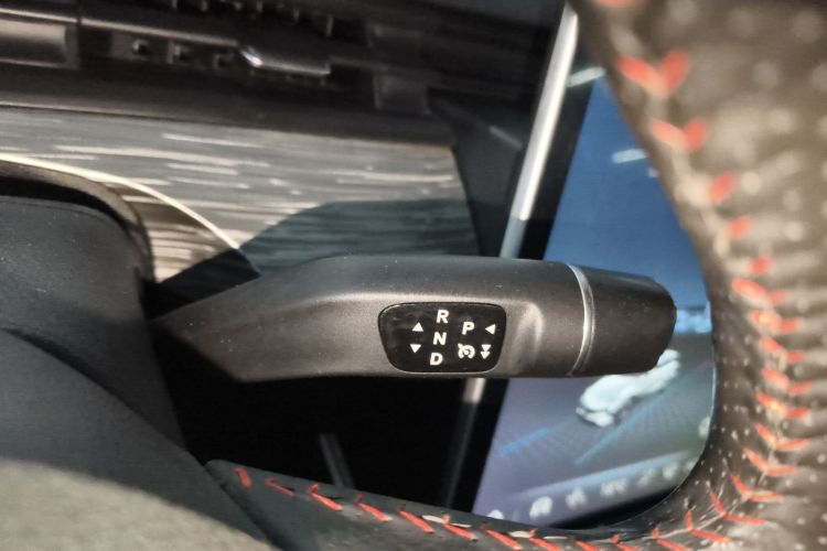 哪吒汽车 哪吒V 2022款 潮 400 Lite局部细节18