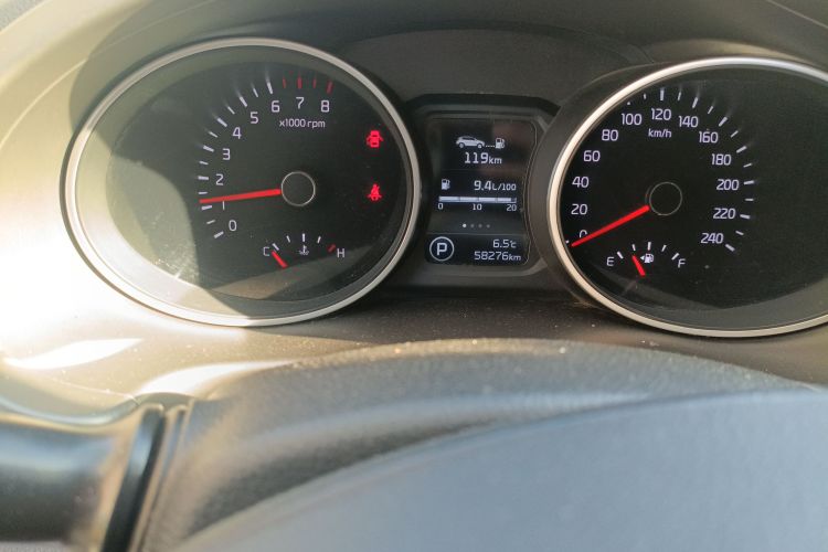 起亚 智跑 2016款 2.0L 自动两驱版GL中控内饰15