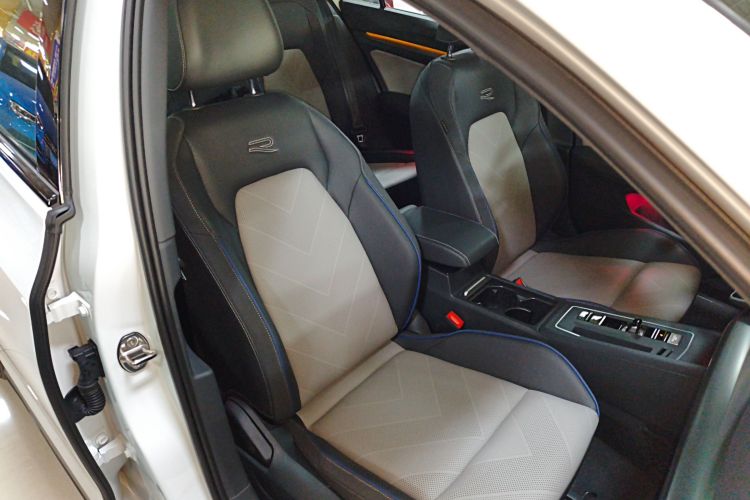 大众 高尔夫 2025款 300TSI R-Line局部细节41