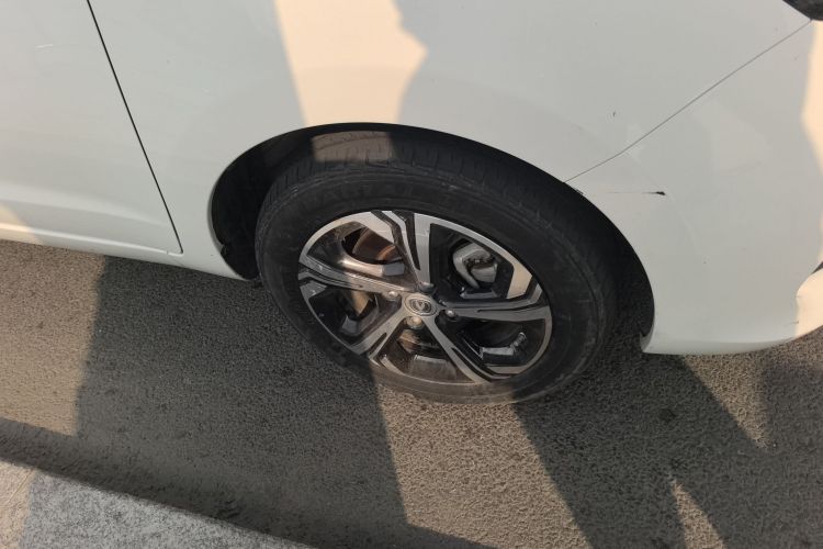 长安欧尚 奔奔E-Star 2022款 清心版 多彩款 三元锂车身外观6007