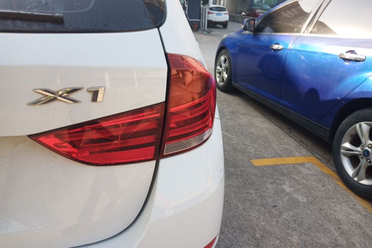 宝马X1 2015款 sDrive18i 时尚晋级版车身外观9