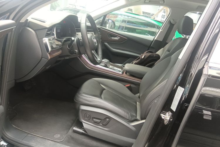 奥迪Q7 2022款 55 TFSI quattro S line运动型中控内饰19