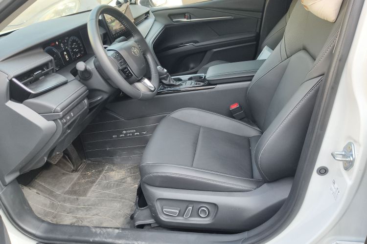 丰田 凯美瑞 2024款  双擎 2.0HG 尊贵版中控内饰19