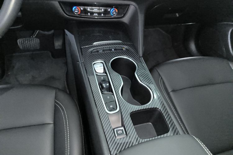 别克 君威 2024款 25T 超享版中控内饰18