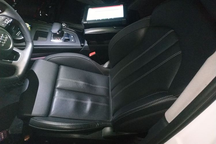 奥迪A4L 2022款 40 TFSI 豪华动感型中控内饰19