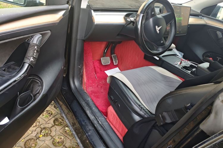 特斯拉 Model Y 2022款 后轮驱动版中控内饰20