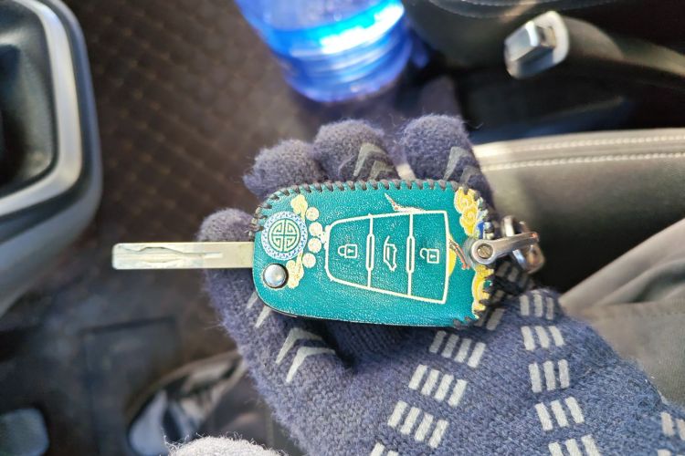 上汽大通MAXUS 新途V80 2021款 2.0T PLUS 手动全能王中轴中顶6/7/8/9座中控内饰7001