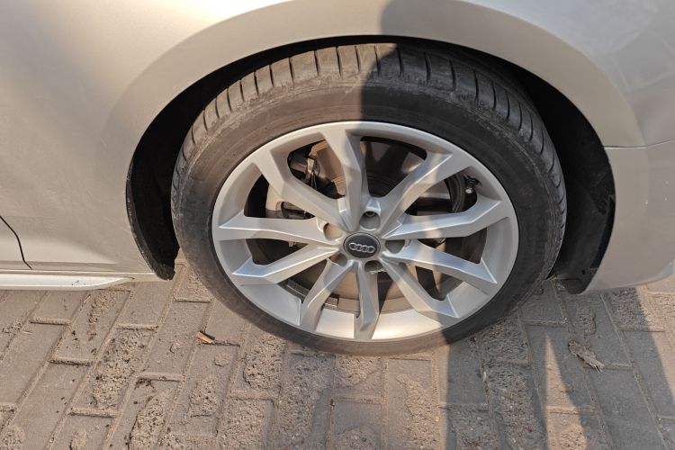 奥迪A4L 2018款 30周年年型 40 TFSI 时尚型车身外观10