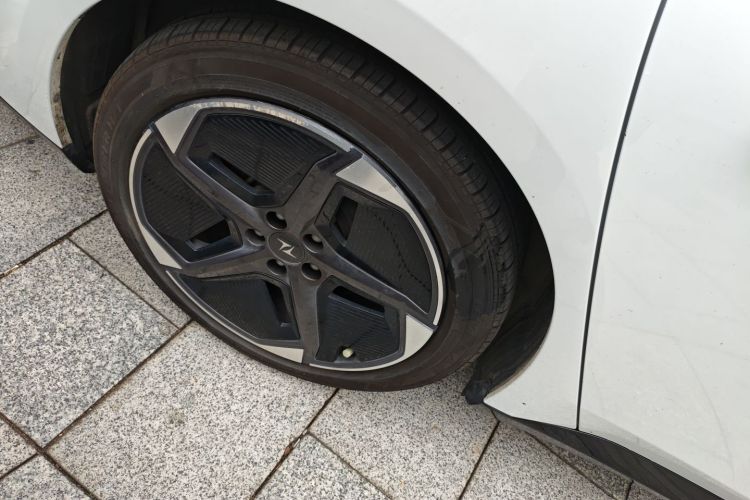 东风奕派 eπ007 2024款 530Pro版车身外观6008