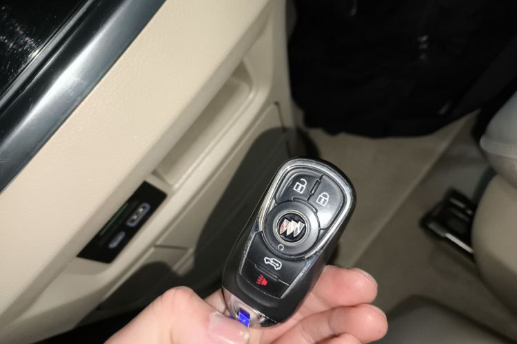 别克GL8 2023款 陆上公务舱 652T 豪华型中控内饰7001